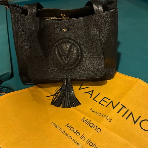 Brand New Valentino pebble finish V embossed front w/ dust cover bag - Picture 2 of 16